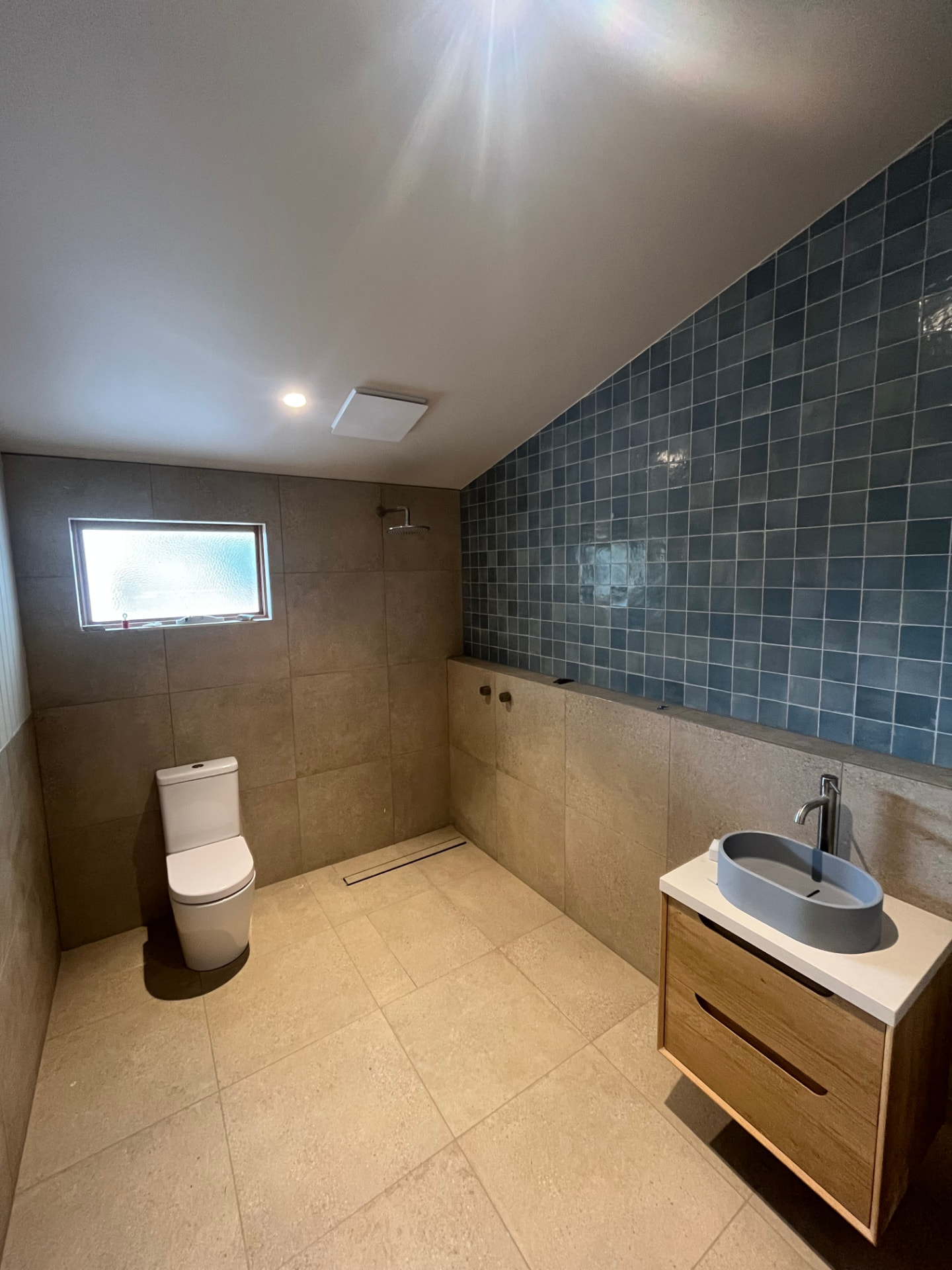 Walk-in shower room