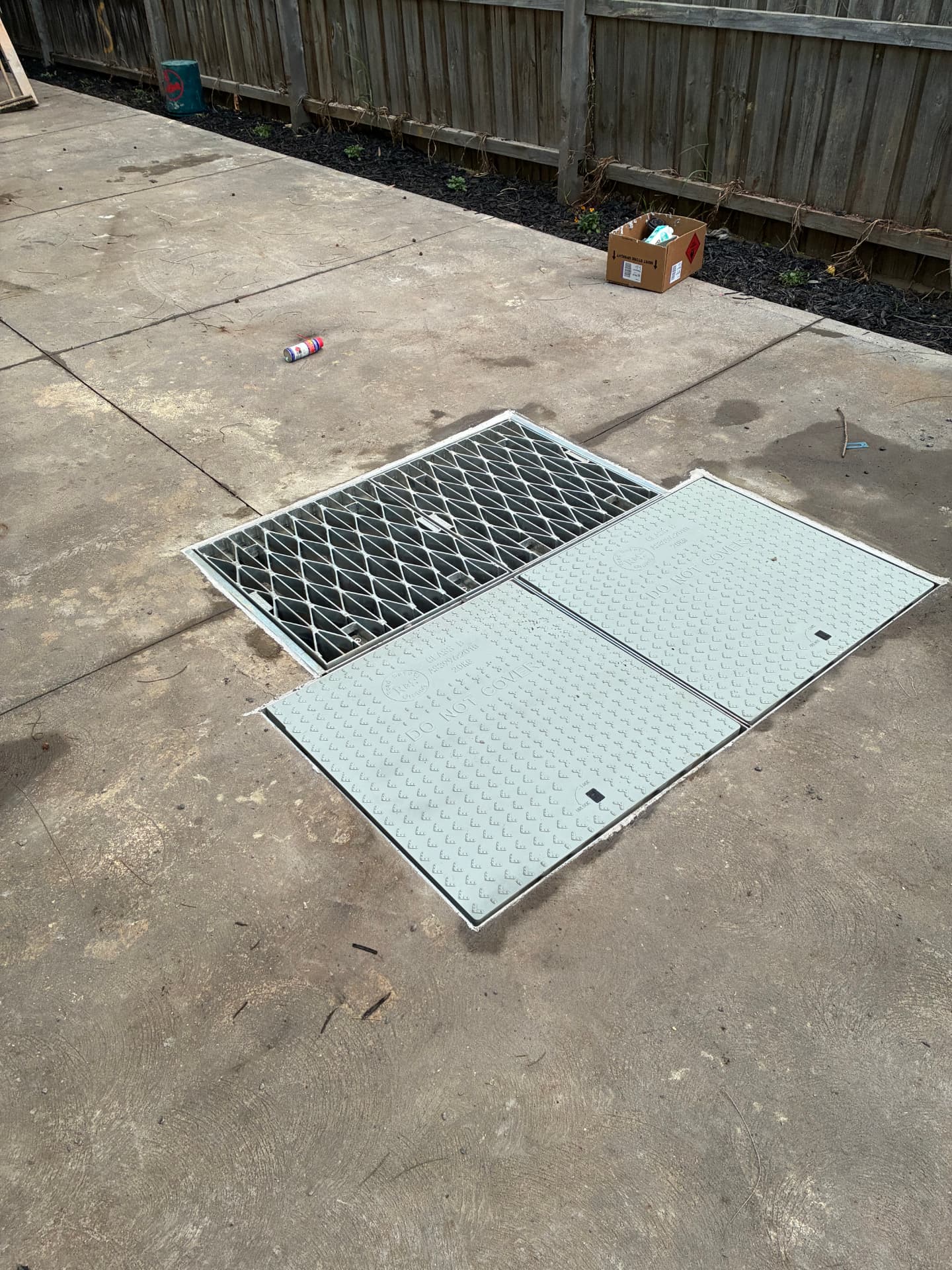 Drainage access set flush