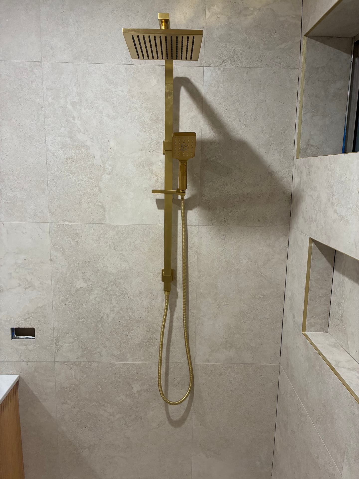 Shower installation
